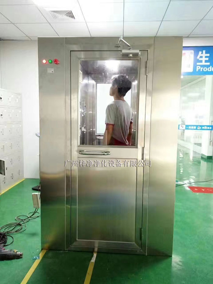 风淋室作为净化人员或物品的必备设备