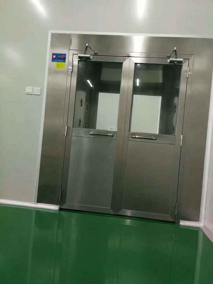风淋室的主要作用是对进入洁净室的人员进行快速的人身净化