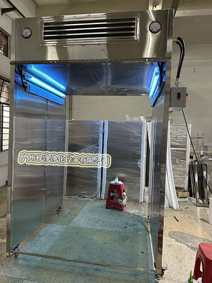 层流罩取样车是一种用于在无菌或洁净环境下进行样品采集的专用设备。