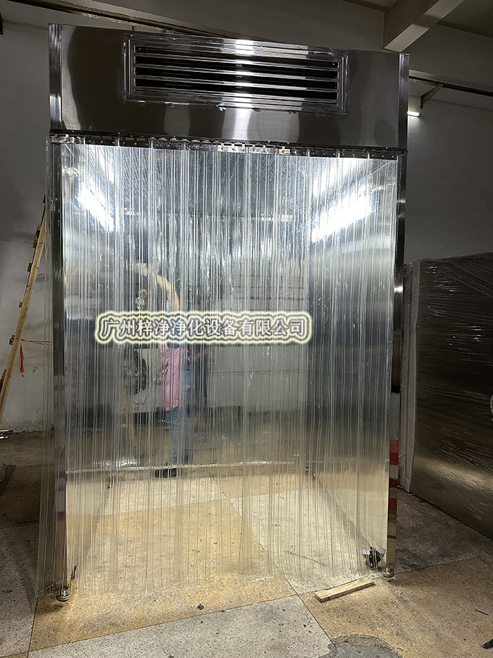 打开层流罩取样车的门，确保层流罩运行正常，无异常噪音。