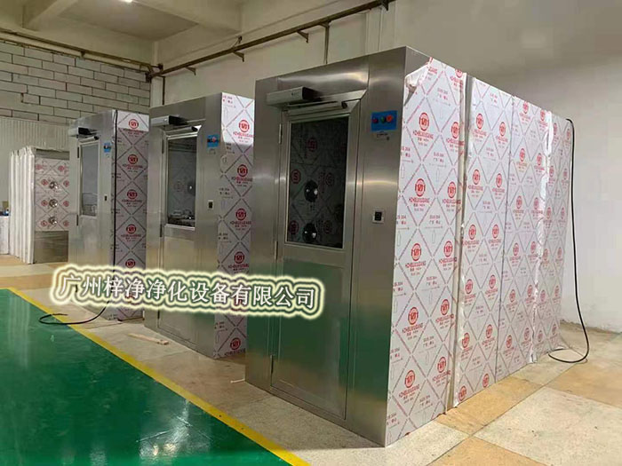 全不锈钢风淋室通道外观简洁、大方，使用寿命长