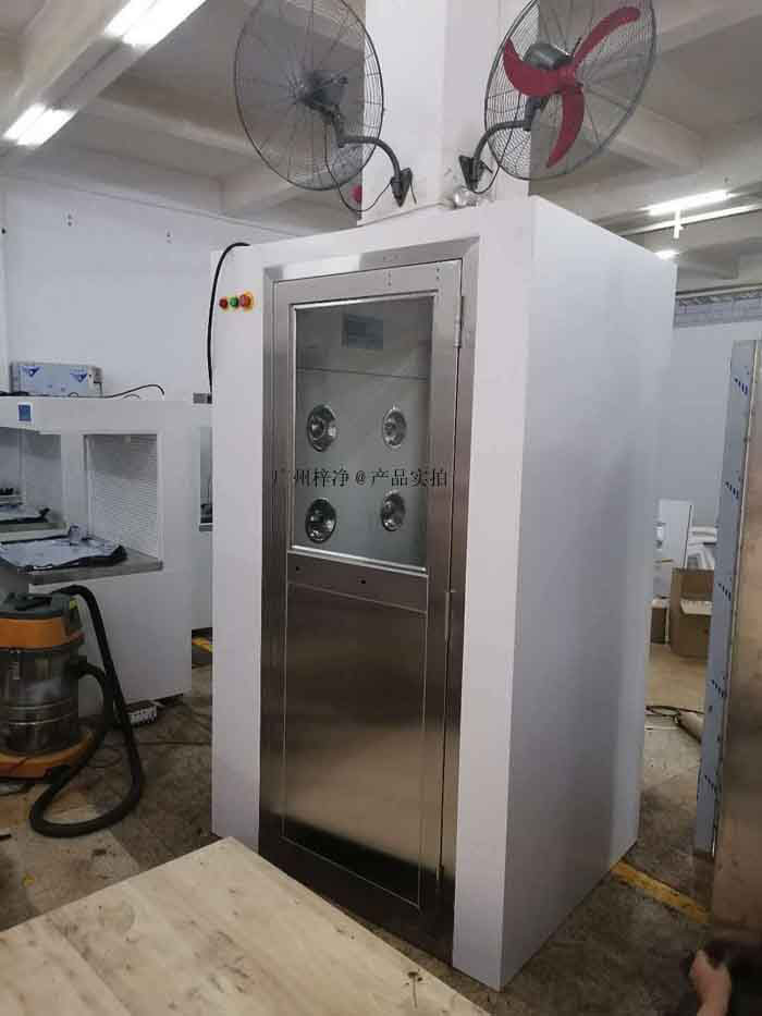 风淋室的外壳尺寸,包括长度、宽度和高度。 风淋室的外壳尺寸,包括长度、宽度和高度。