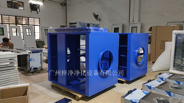 空气过滤箱内部结构装的初效空气过滤器,高效空气过滤器,风机。 空气过滤箱内部结构装的初效空气过滤器,高效空气过滤器,风机。