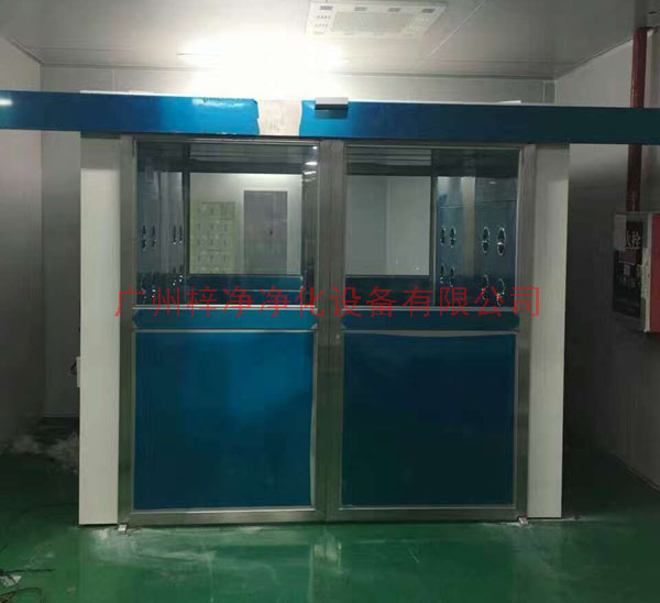 自动门风淋室感应探测器探测到有人进入时，将脉冲信号传给主控器