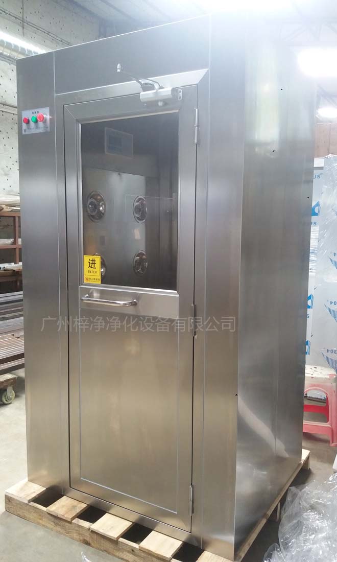 风淋室的安装位置和角度不准确，会影响风淋效果和设备的使用寿命。